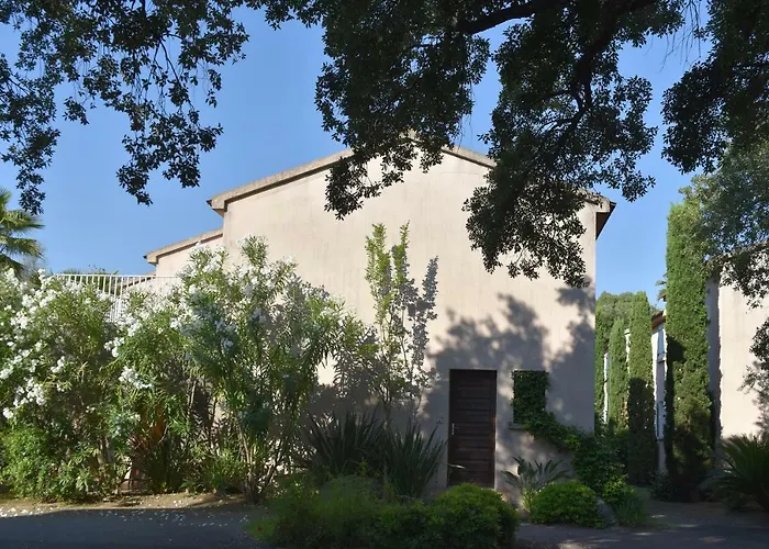 Les Chenes شقة فندقية