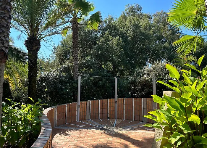 Les Chenes 4* بورجو