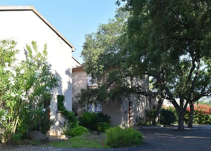 Les Chenes 4* Борго